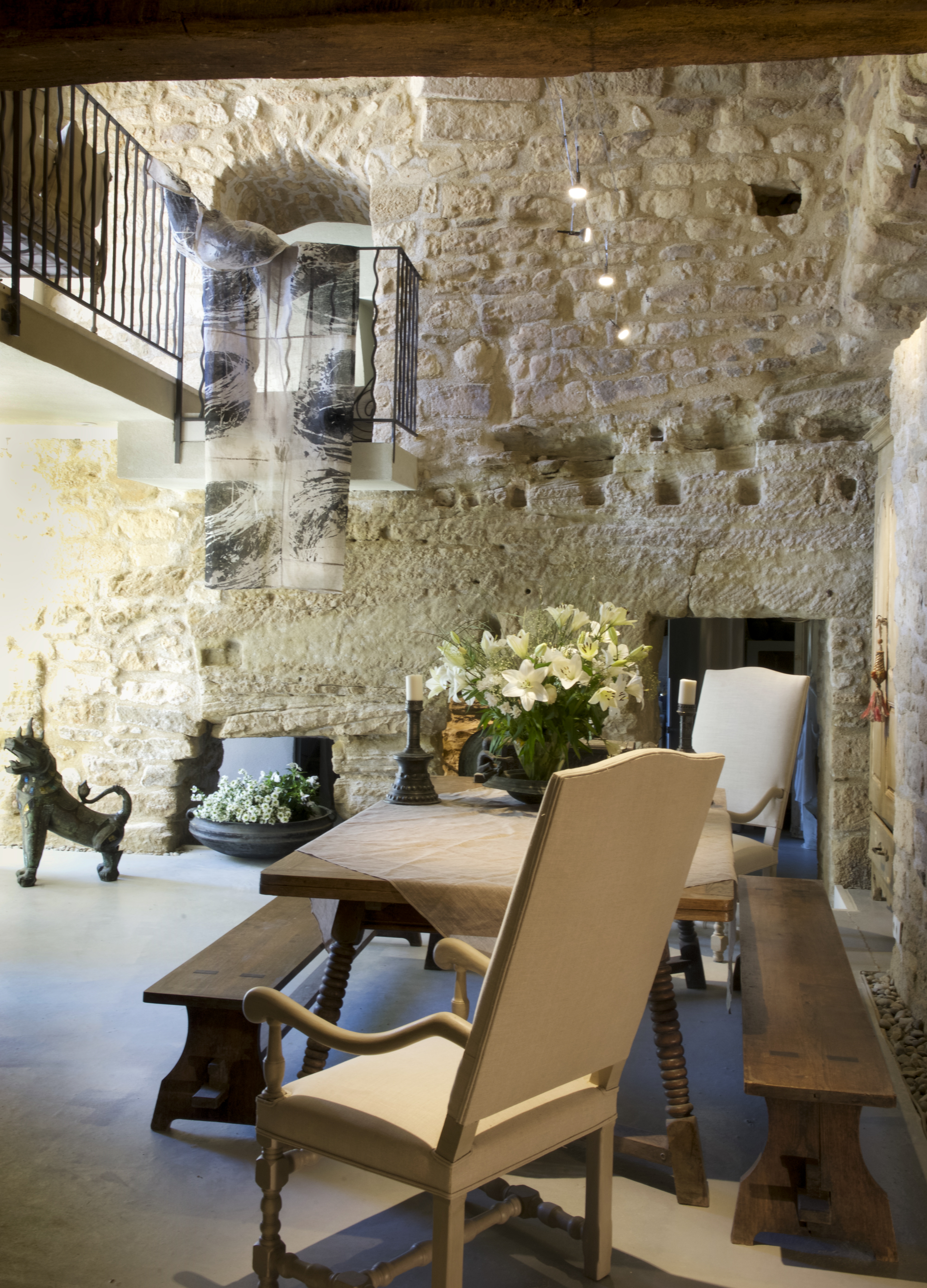 Dining room with dogs BLOGDSC03288