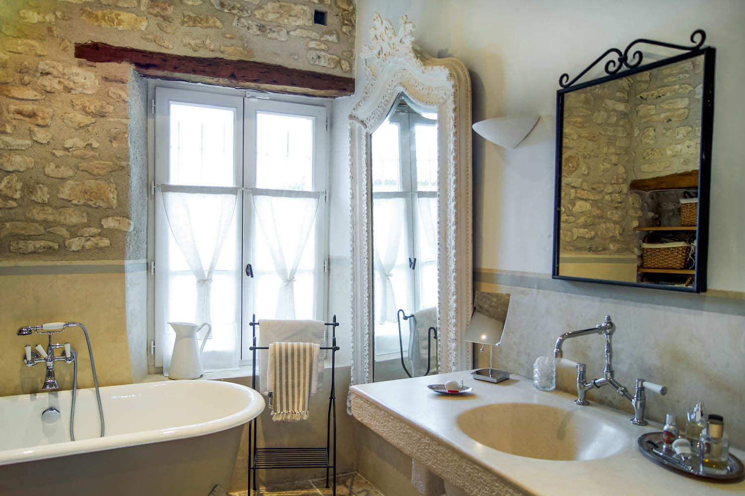 second-bedroom-ensuitedsc05636